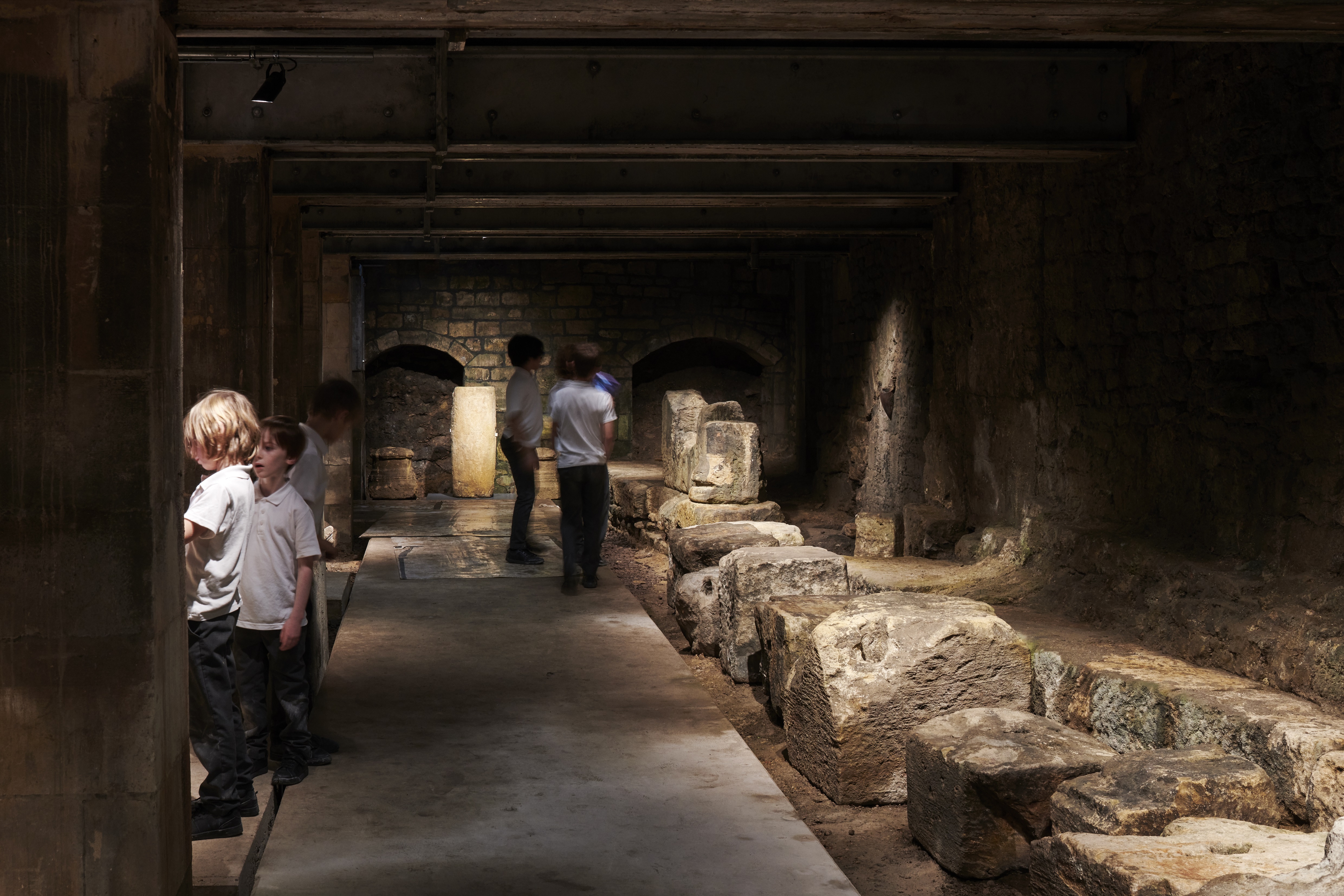 Image: Schoolchildren in the Investigation Zone