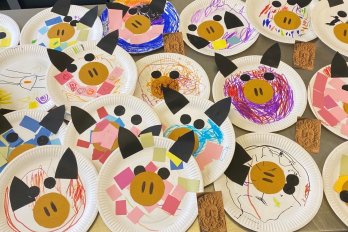Images: Paper plates decorated with a pig design
